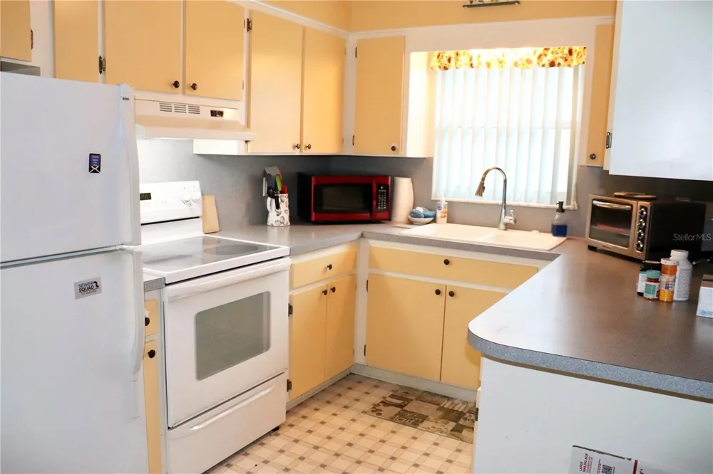 6990 VERSAILLES #6990 Pinellas Park, FL 33781