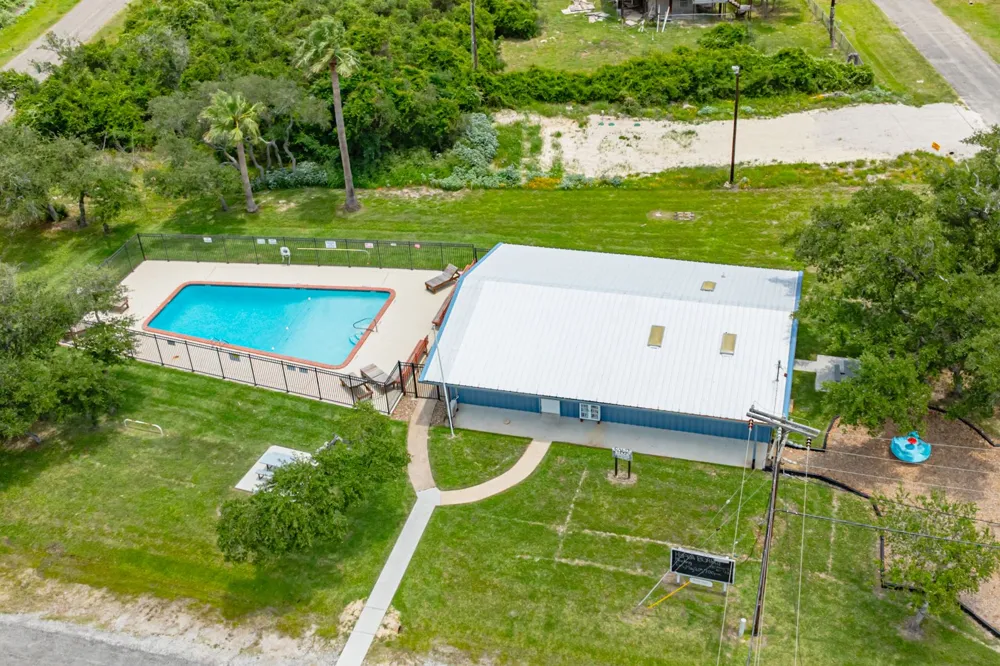 510 Water Oak Lane Rockport, TX 78382