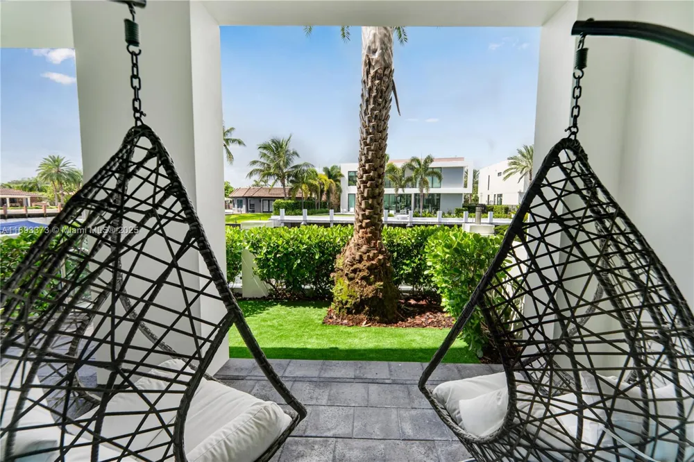259 Shore Ct Lauderdale By The Sea, FL 33308