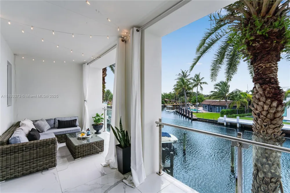 259 Shore Ct Lauderdale By The Sea, FL 33308