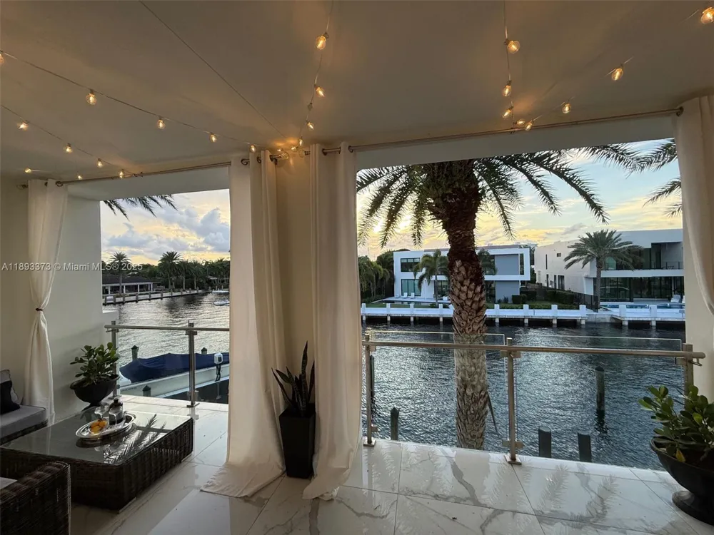 259 Shore Ct Lauderdale By The Sea, FL 33308