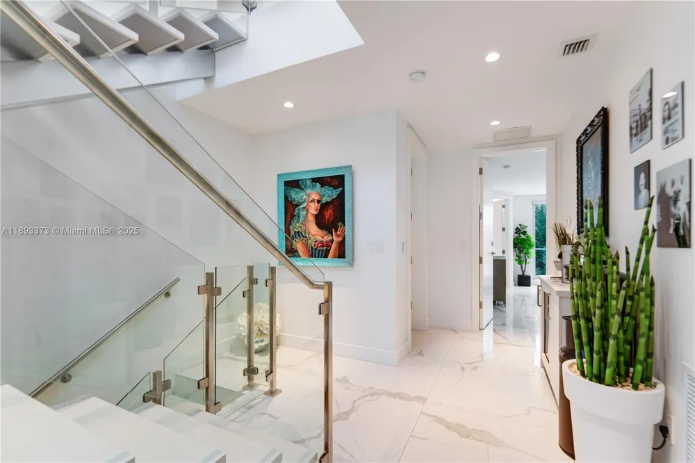 259 Shore Ct Lauderdale By The Sea, FL 33308