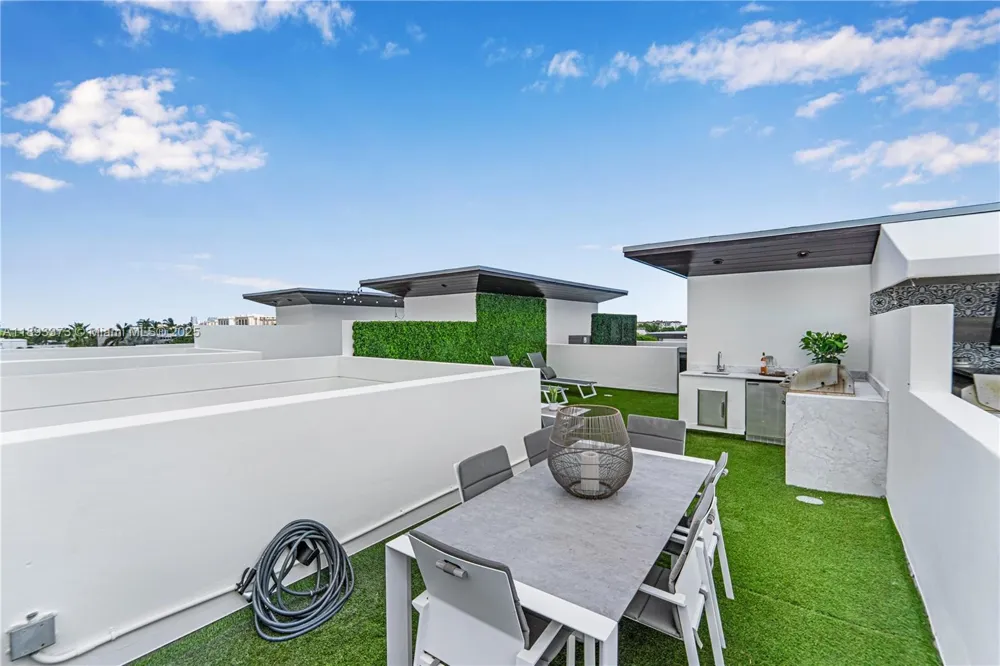 259 Shore Ct Lauderdale By The Sea, FL 33308
