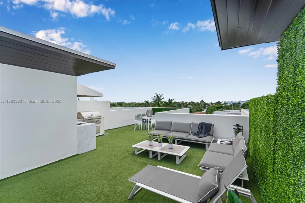 259 Shore Ct Lauderdale By The Sea, FL 33308