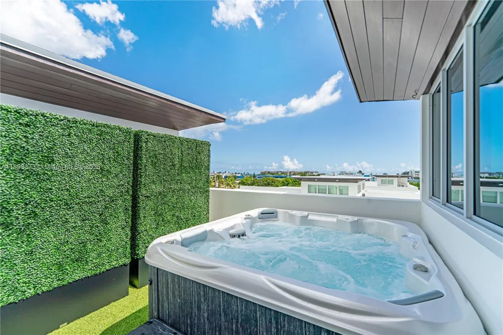 259 Shore Ct Lauderdale By The Sea, FL 33308
