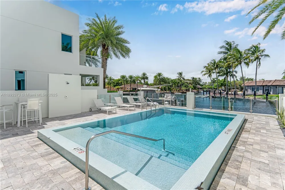 259 Shore Ct Lauderdale By The Sea, FL 33308