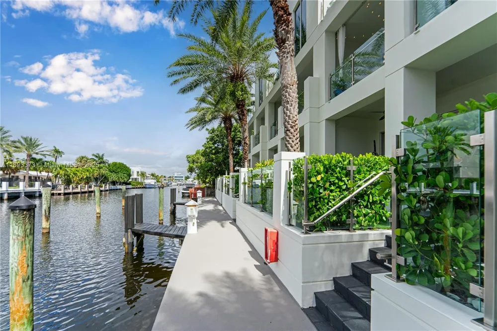 259 Shore Ct Lauderdale By The Sea, FL 33308