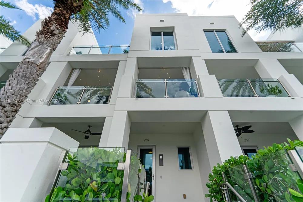 259 Shore Ct Lauderdale By The Sea, FL 33308