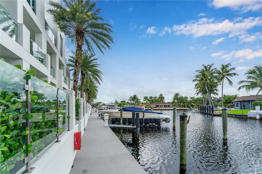 259 Shore Ct Lauderdale By The Sea, FL 33308