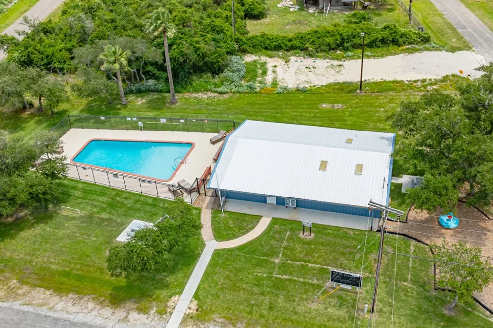 511 Water Oak Lane Rockport, TX 78382