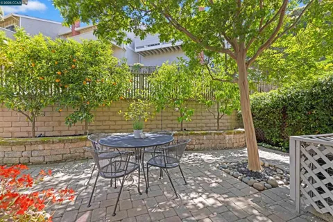 1513 Siskiyou Dr