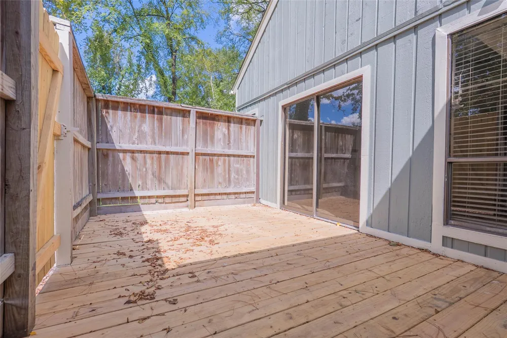 12515 Lazywood Street Pinehurst, TX 77362
