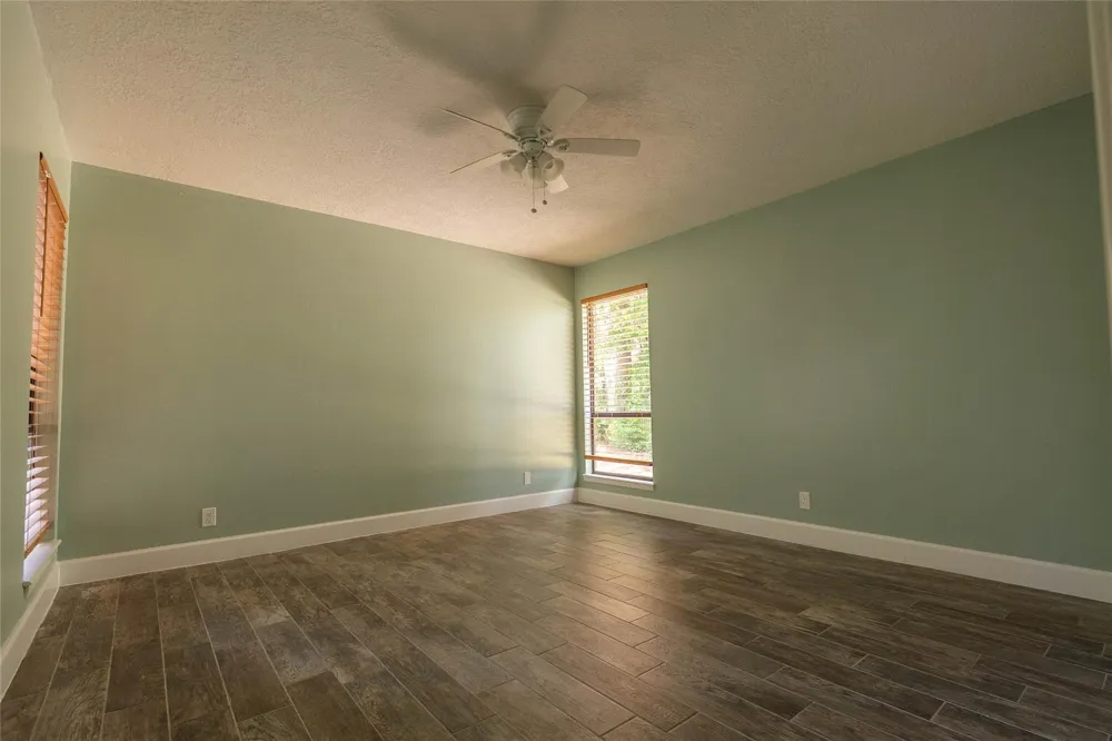 12515 Lazywood Street Pinehurst, TX 77362