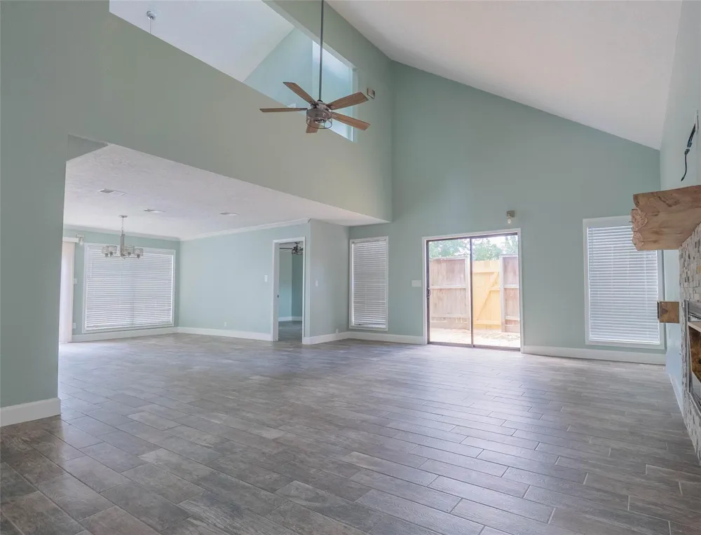12515 Lazywood Street Pinehurst, TX 77362