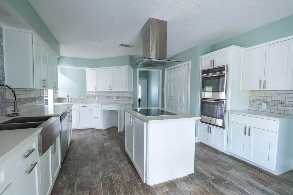 12515 Lazywood Street Pinehurst, TX 77362