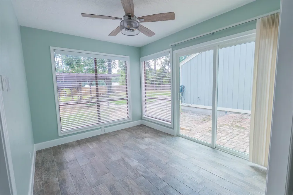 12515 Lazywood Street Pinehurst, TX 77362
