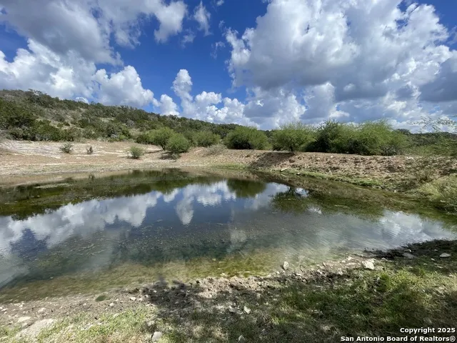 137 Private Road 3501 Mico, TX 78056