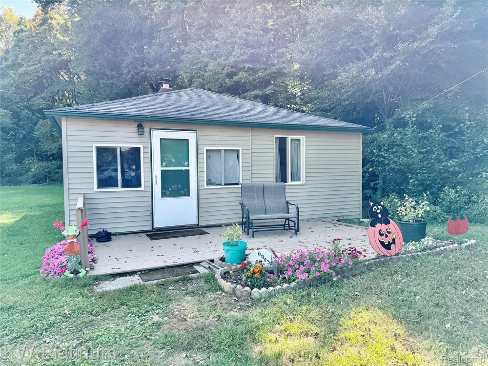 6493 Benoit Road Clay Township, MI 48001