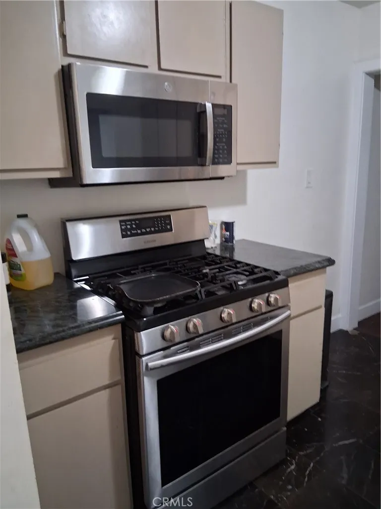 270 E Heath Lane Long Beach, CA 90805