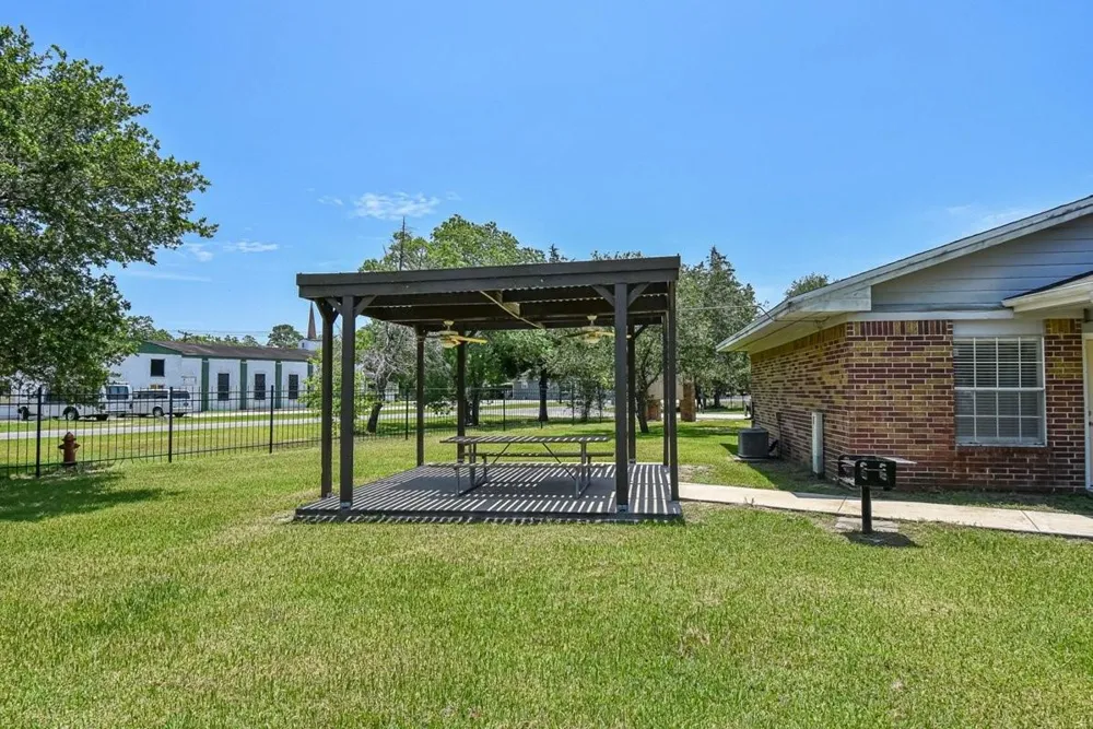 1800 Avenue H Bay City, TX 77414