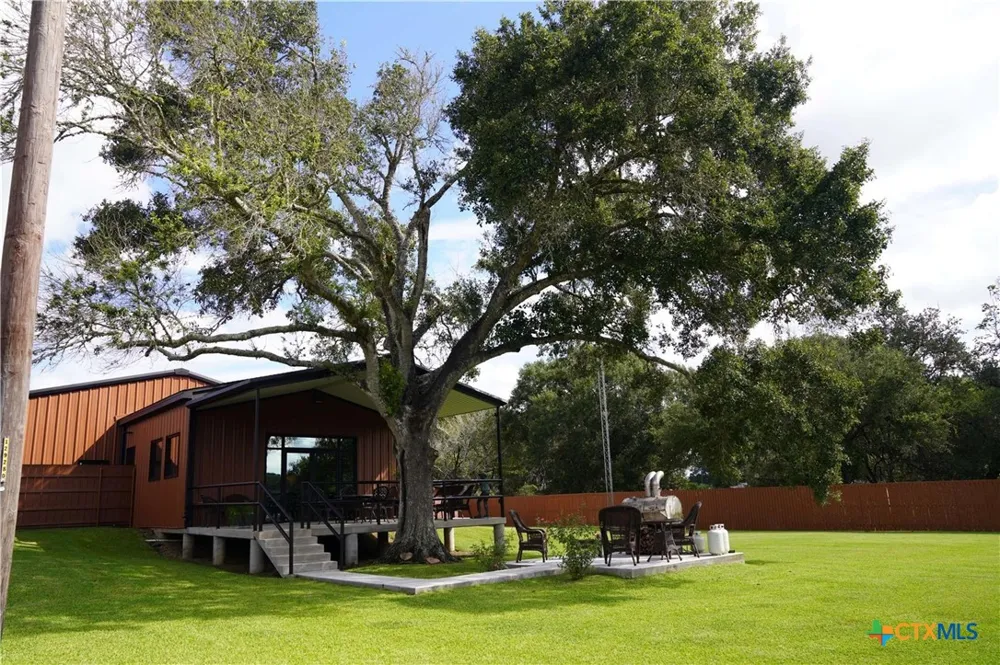1354 US Highway 90a Sheridan, TX 77475