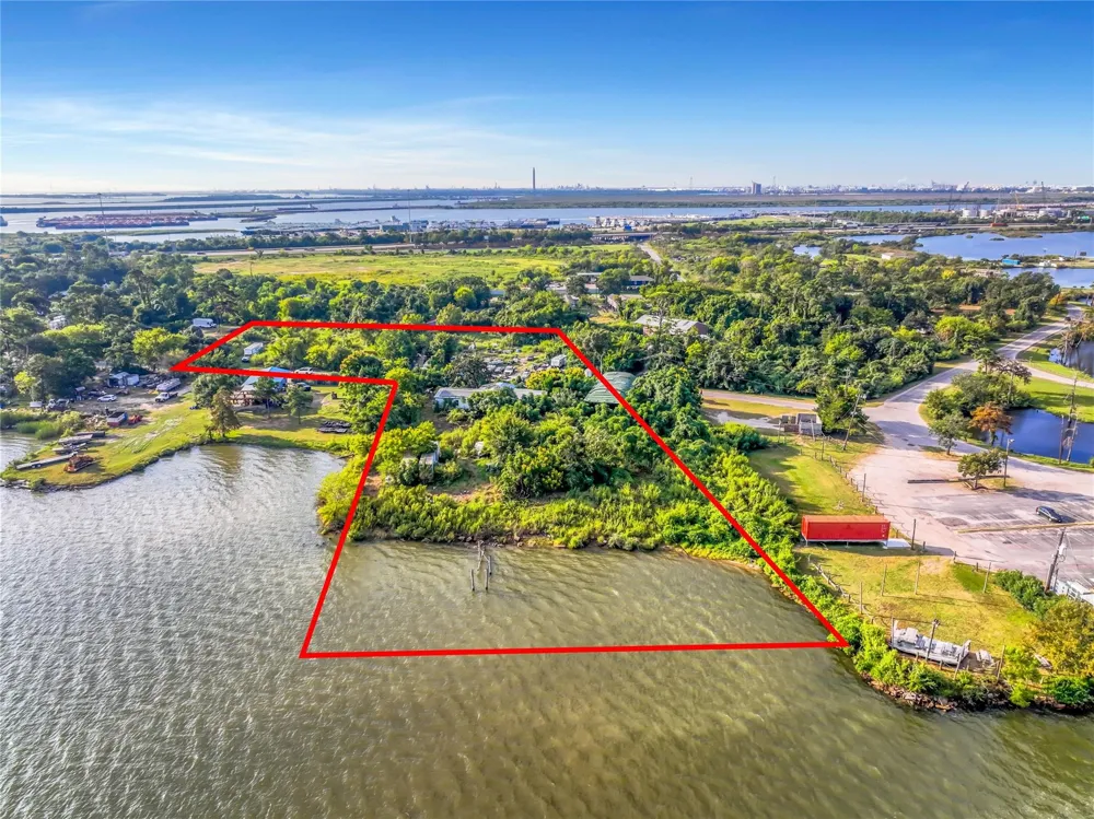 17512 River Road Channelview, TX 77530