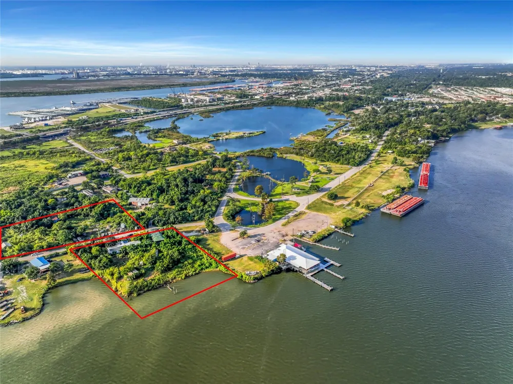 17512 River Road Channelview, TX 77530
