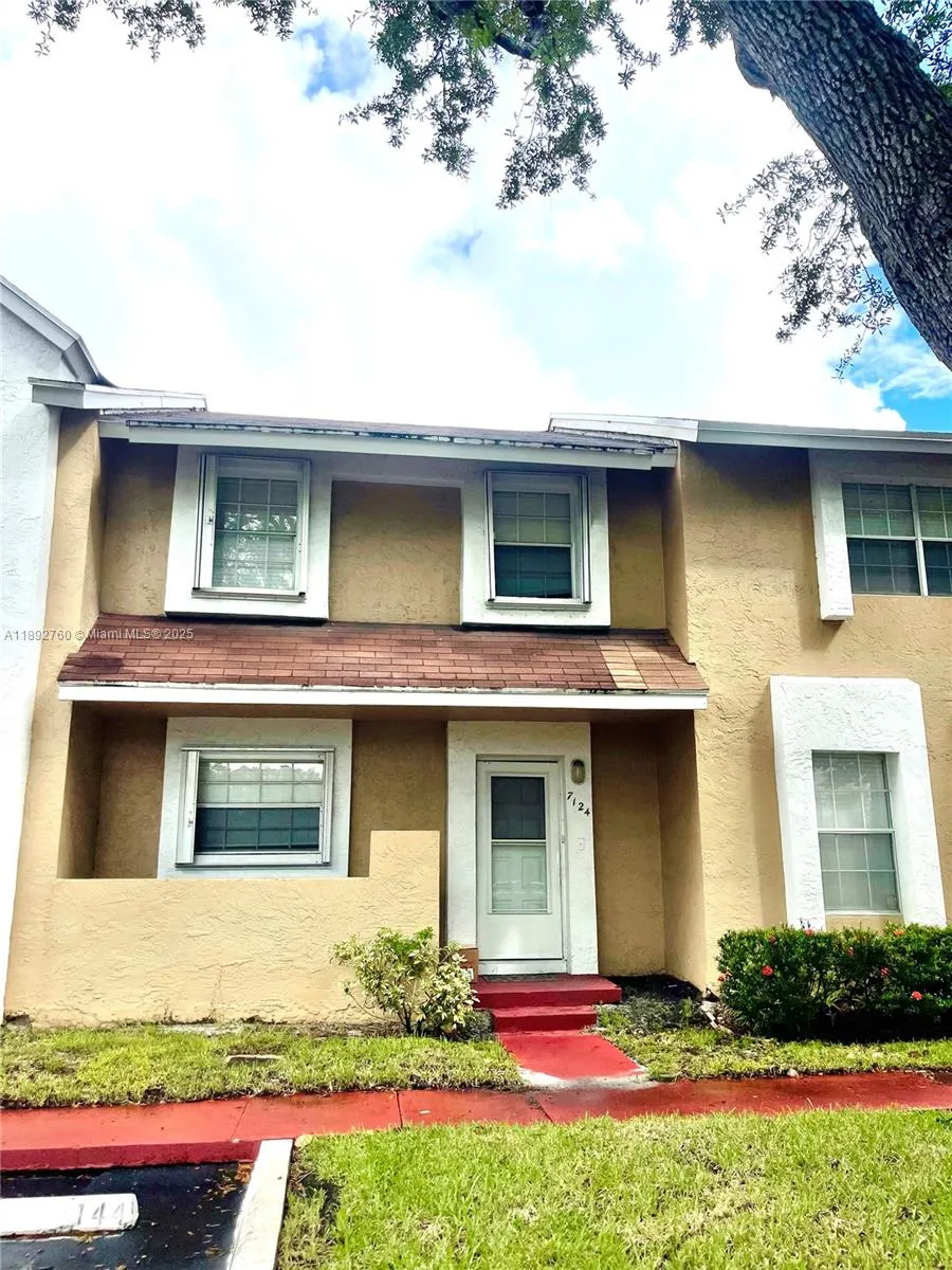 7124 Woodmont Ave Tamarac, FL 33321