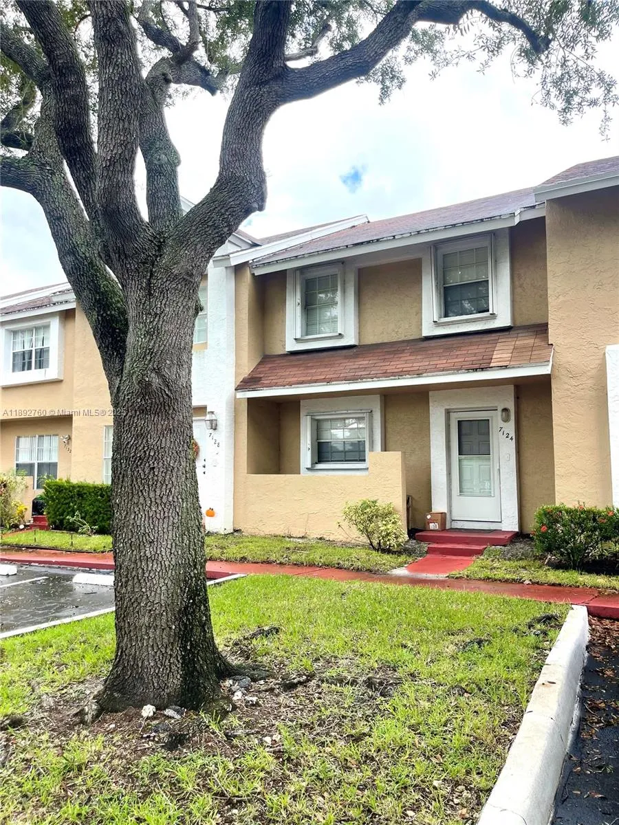 7124 Woodmont Ave Tamarac, FL 33321