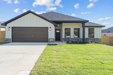 16517 Crossing Circle