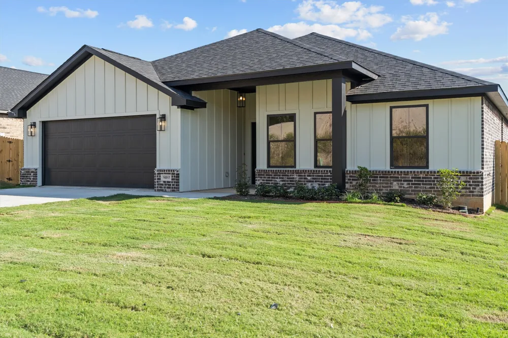 16517 Crossing Circle Lindale, TX 75771