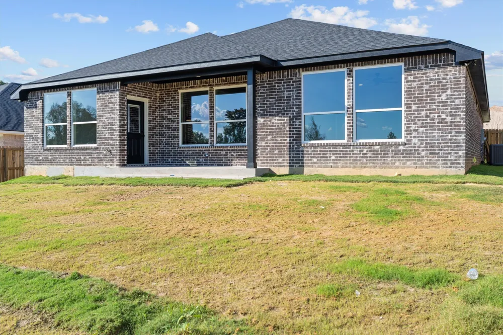 16517 Crossing Circle Lindale, TX 75771