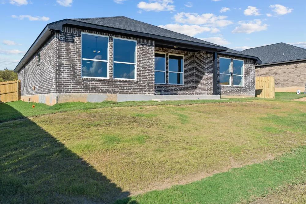 16517 Crossing Circle Lindale, TX 75771