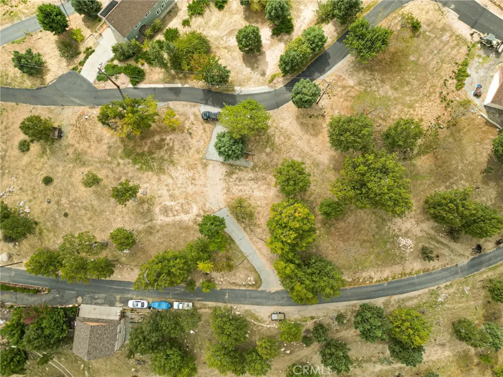 25 Pine Cone Running Springs, CA 92382