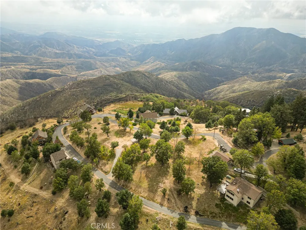 25 Pine Cone Running Springs, CA 92382