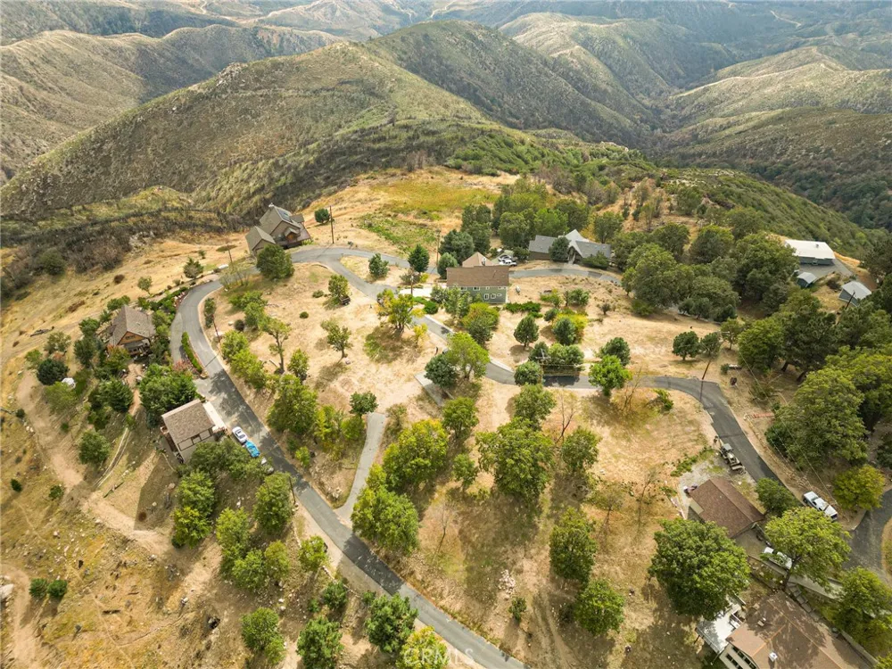 25 Pine Cone Running Springs, CA 92382