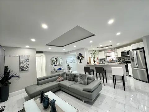 6655 W Broward Blvd #201