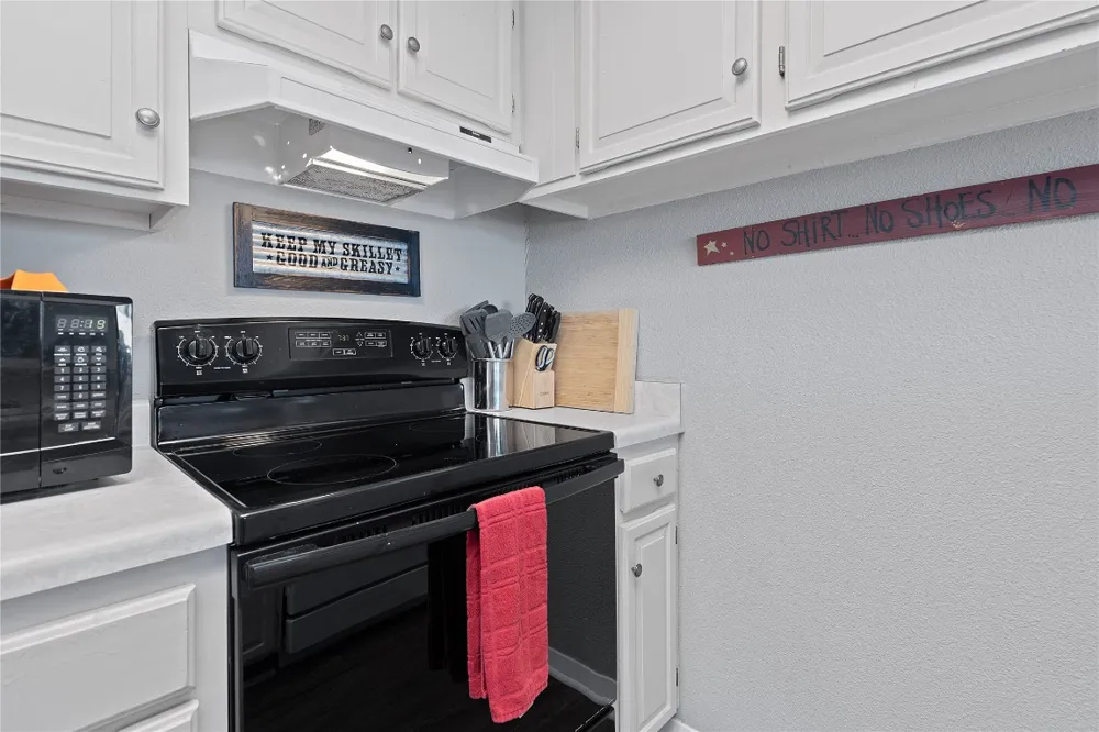 111 Comanche Point Point Venture, TX 78645