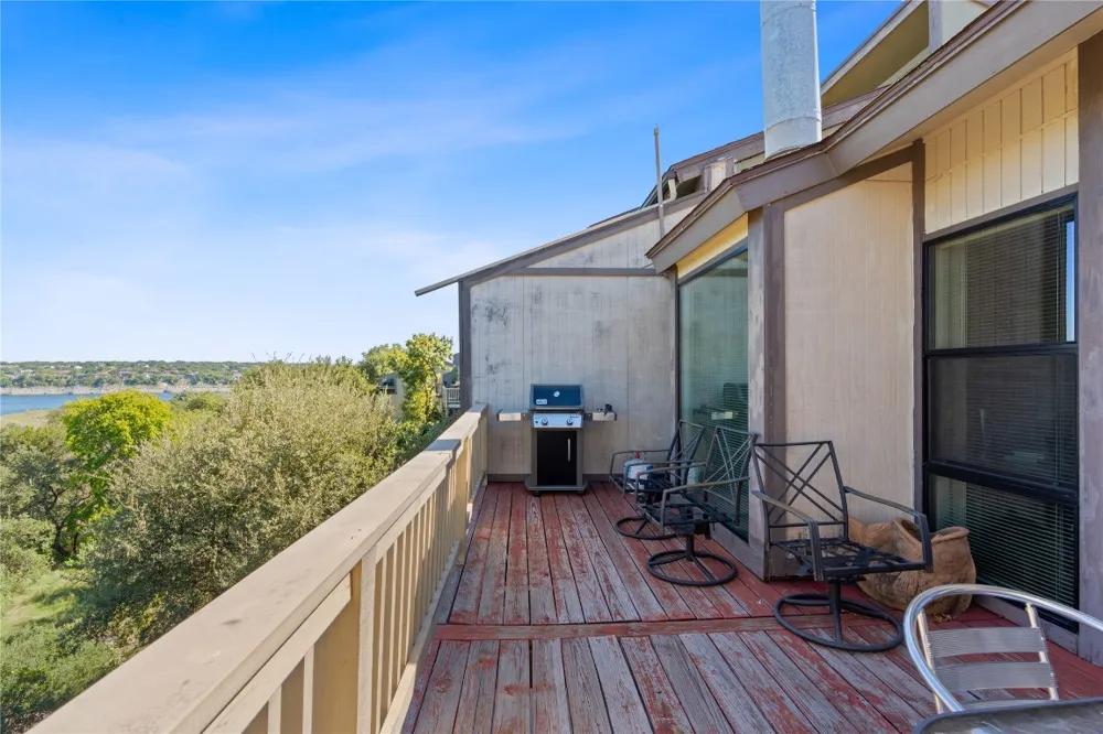 111 Comanche Point Point Venture, TX 78645