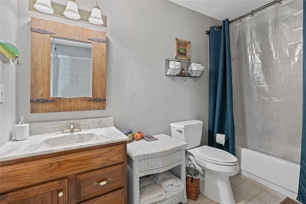 111 Comanche Point Point Venture, TX 78645