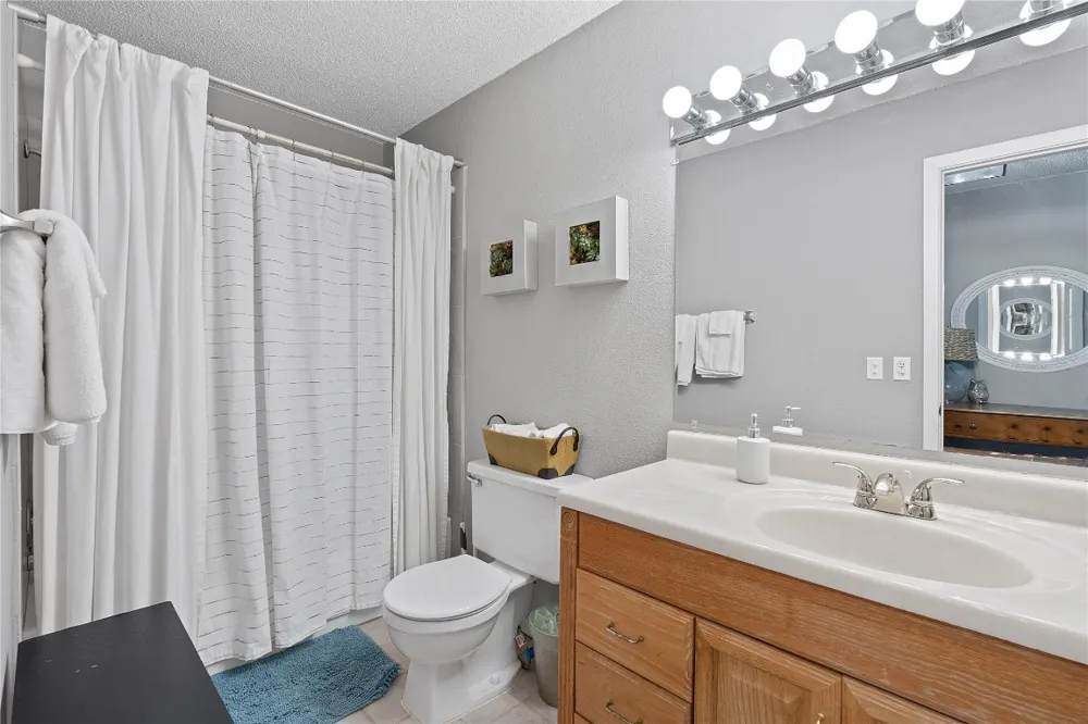 111 Comanche Point Point Venture, TX 78645