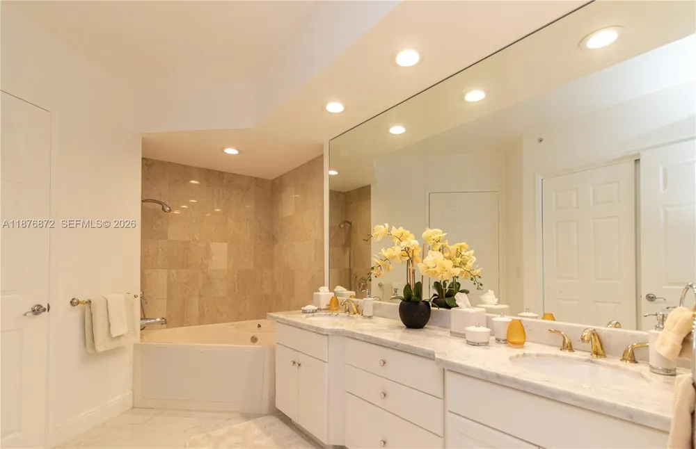 3370 NE 190 St #PH 2909 Aventura, FL 33180
