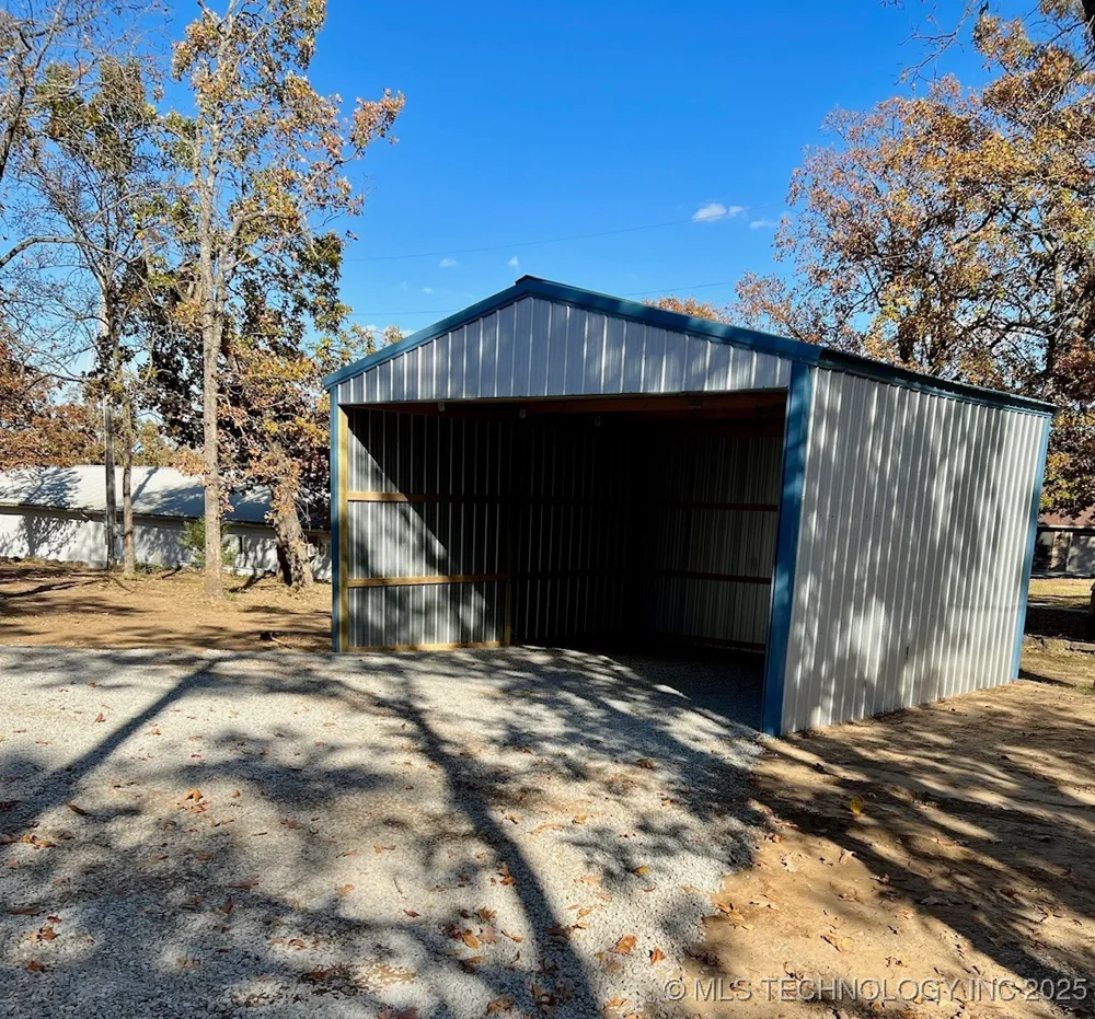 18 Nakomis Court Canadian, OK 74425