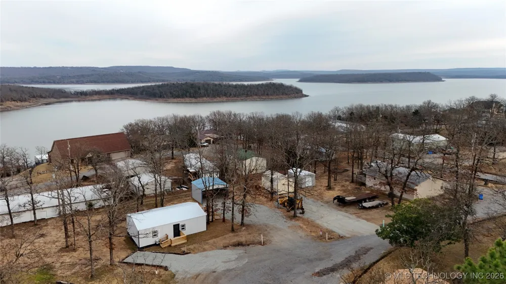 18 Nakomis Court Canadian, OK 74425