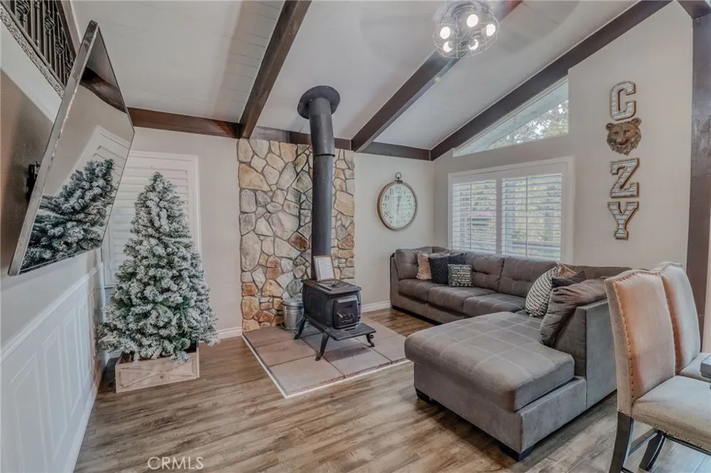 26669 State Highway 189 Twin Peaks, CA 92391