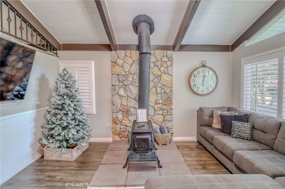 26669 State Highway 189 Twin Peaks, CA 92391