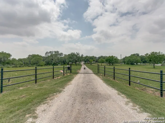 6840 S Loop 1604 Von Ormy, TX 78073