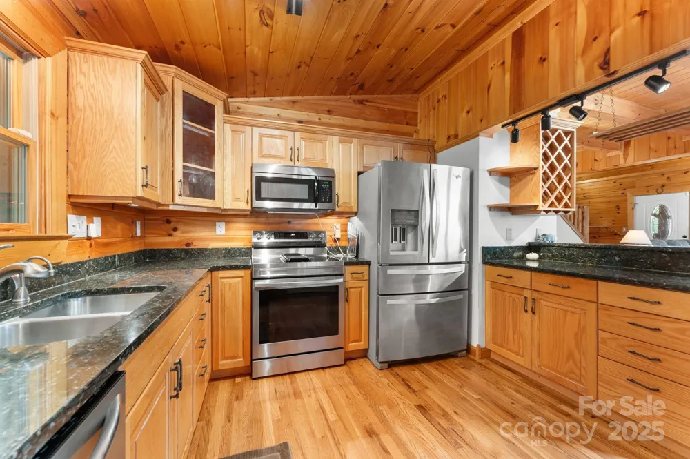 80 Slow Lane Whittier, NC 28789