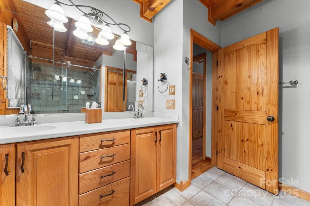 80 Slow Lane Whittier, NC 28789