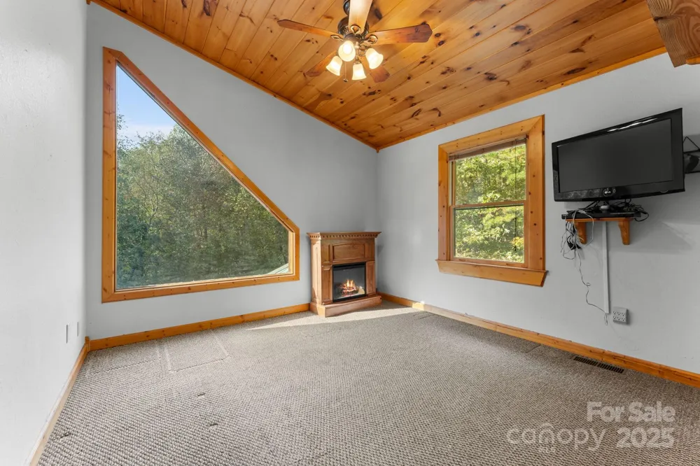 80 Slow Lane Whittier, NC 28789